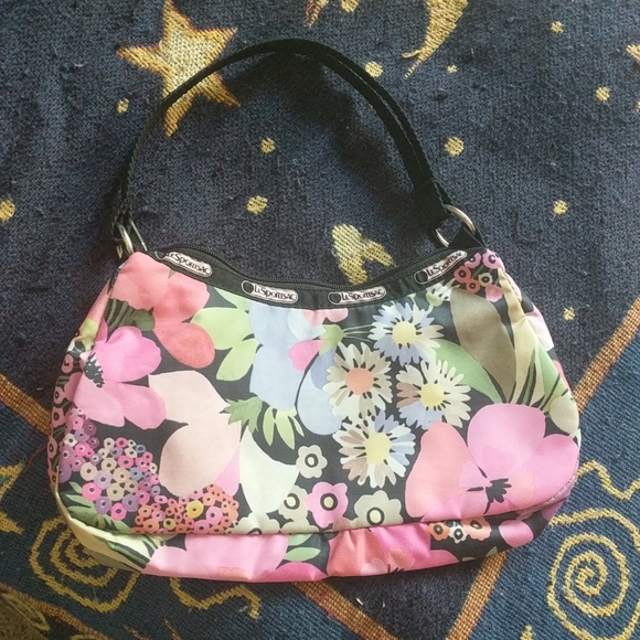 Lesportsac Handbags - LeSportsac Floral Clutch Purse